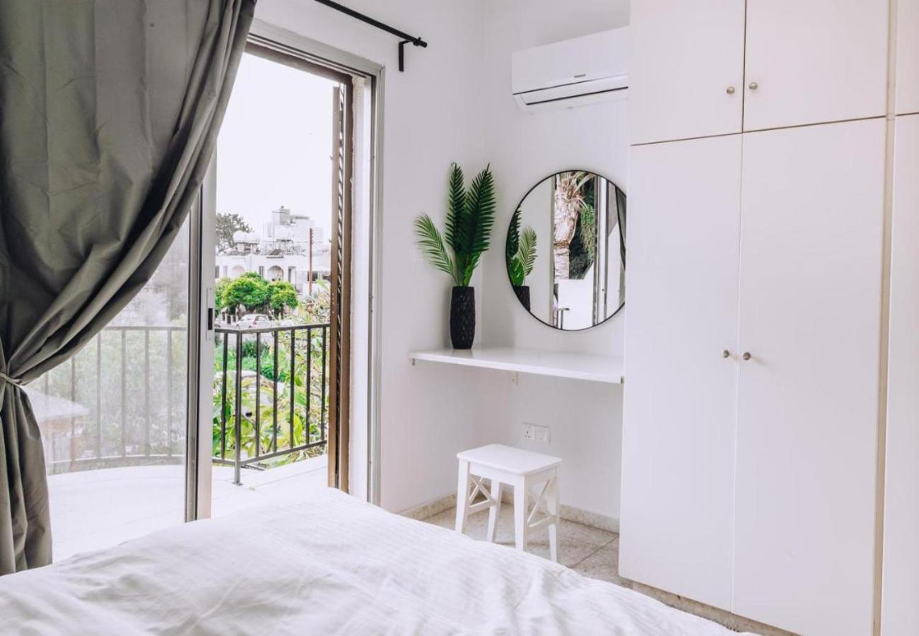H&O Royal Townhouse In Center Paphos Apartment Bagian luar foto