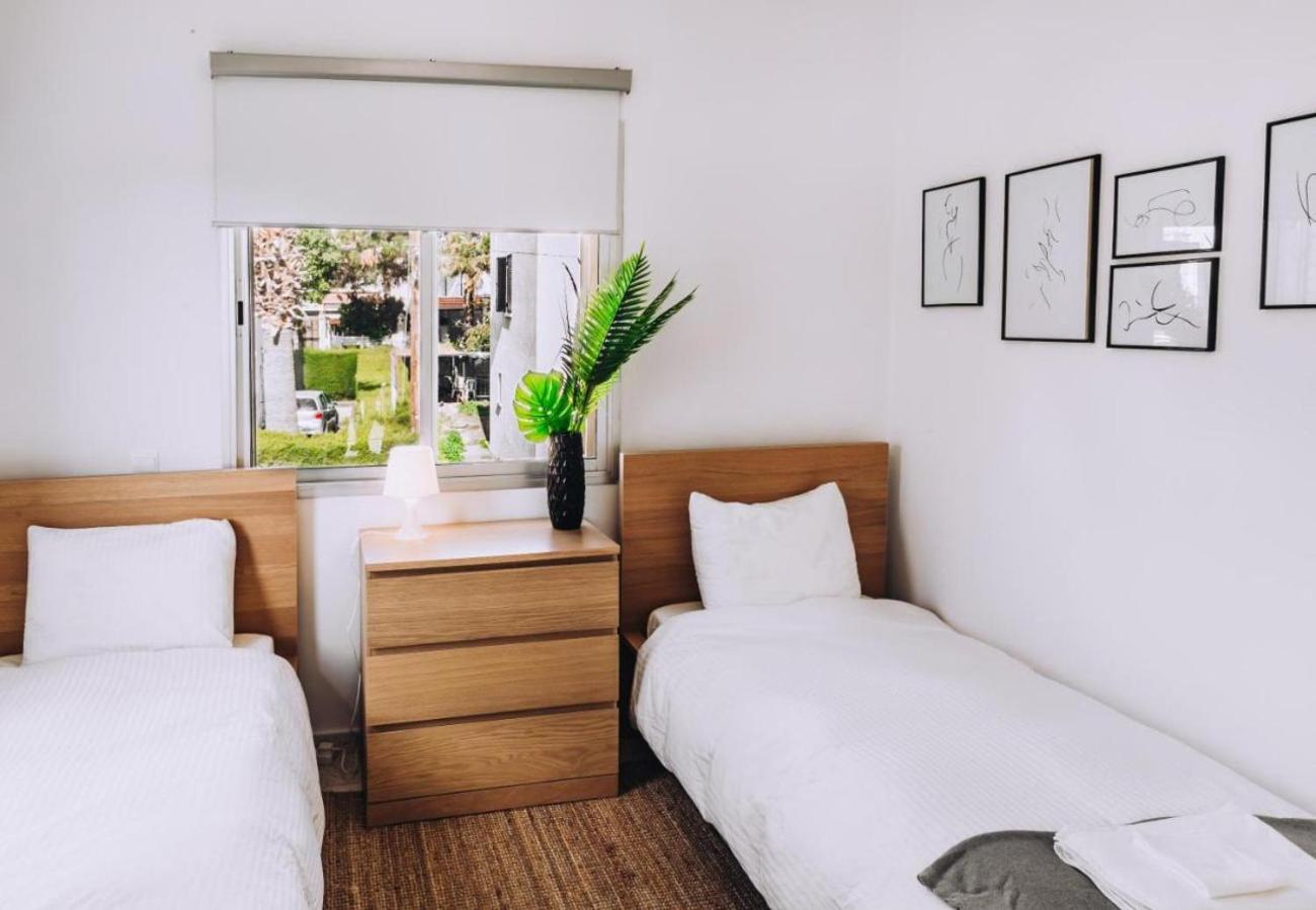 H&O Royal Townhouse In Center Paphos Apartment Bagian luar foto