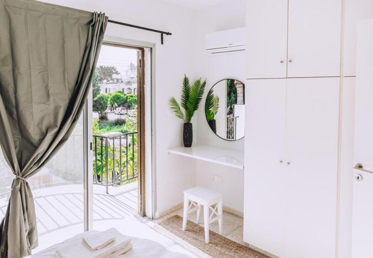 H&O Royal Townhouse In Center Paphos Apartment Bagian luar foto