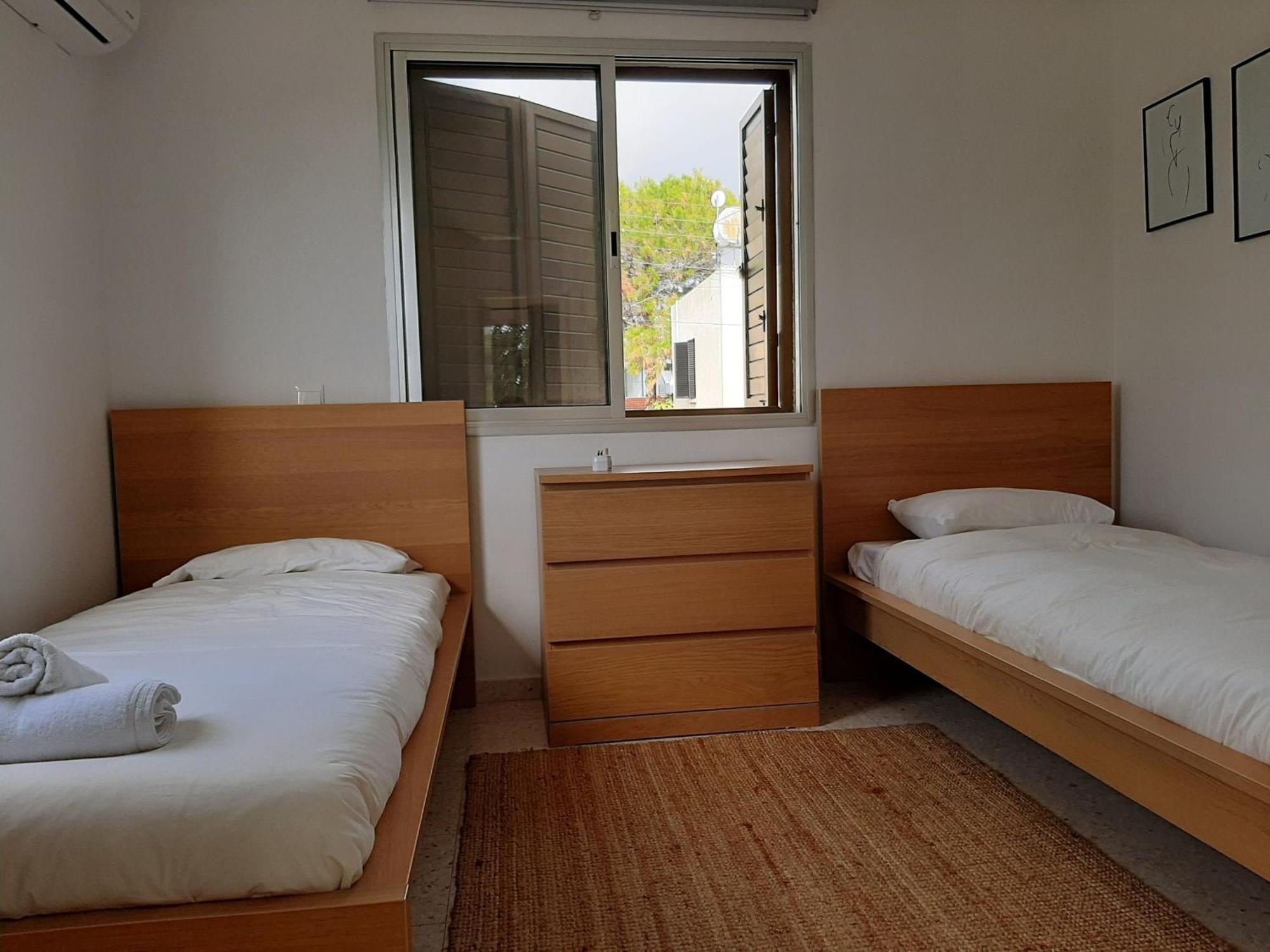 H&O Royal Townhouse In Center Paphos Apartment Bagian luar foto
