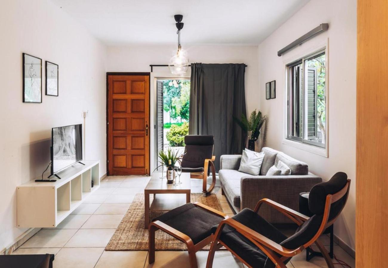H&O Royal Townhouse In Center Paphos Apartment Bagian luar foto